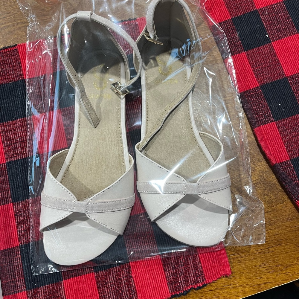 Shapen petal sandals size 37 (38)